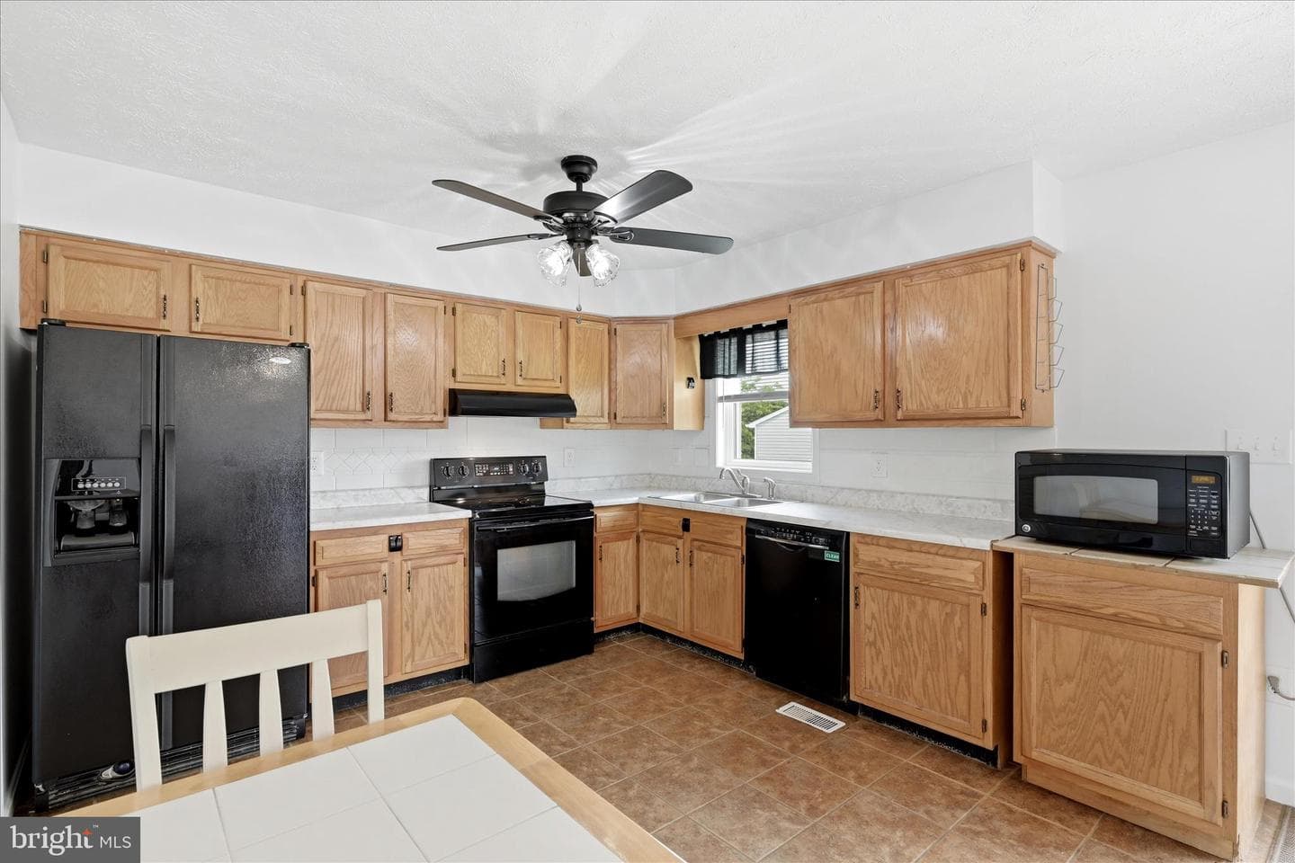 252 Wise Avenue photo 10