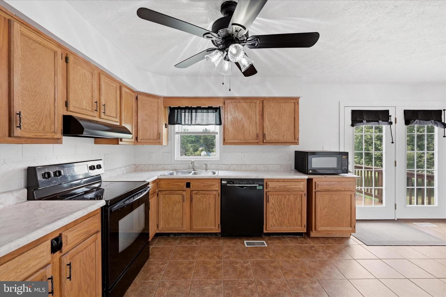 252 Wise Avenue photo 11