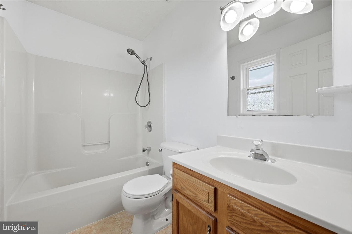 252 Wise Avenue photo 17