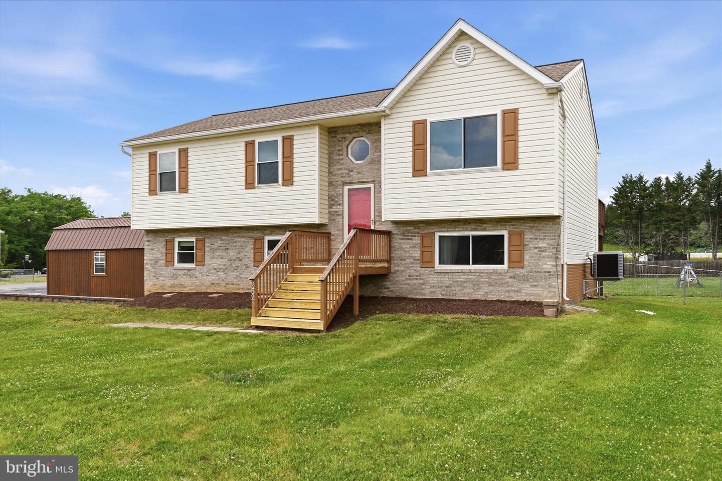 252 Wise Avenue photo 3
