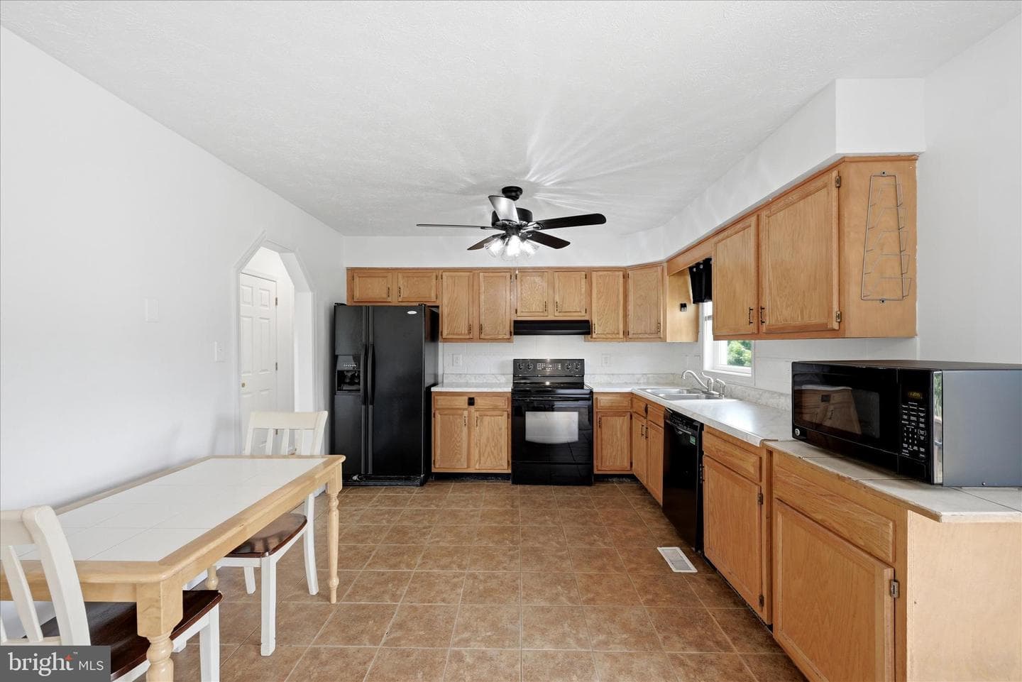 252 Wise Avenue photo 9