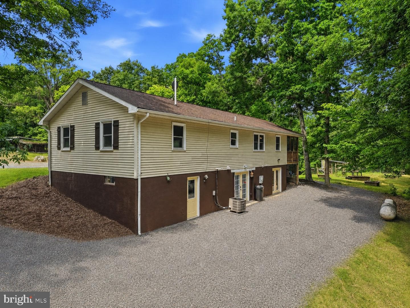 356 White Oak Lane photo 3