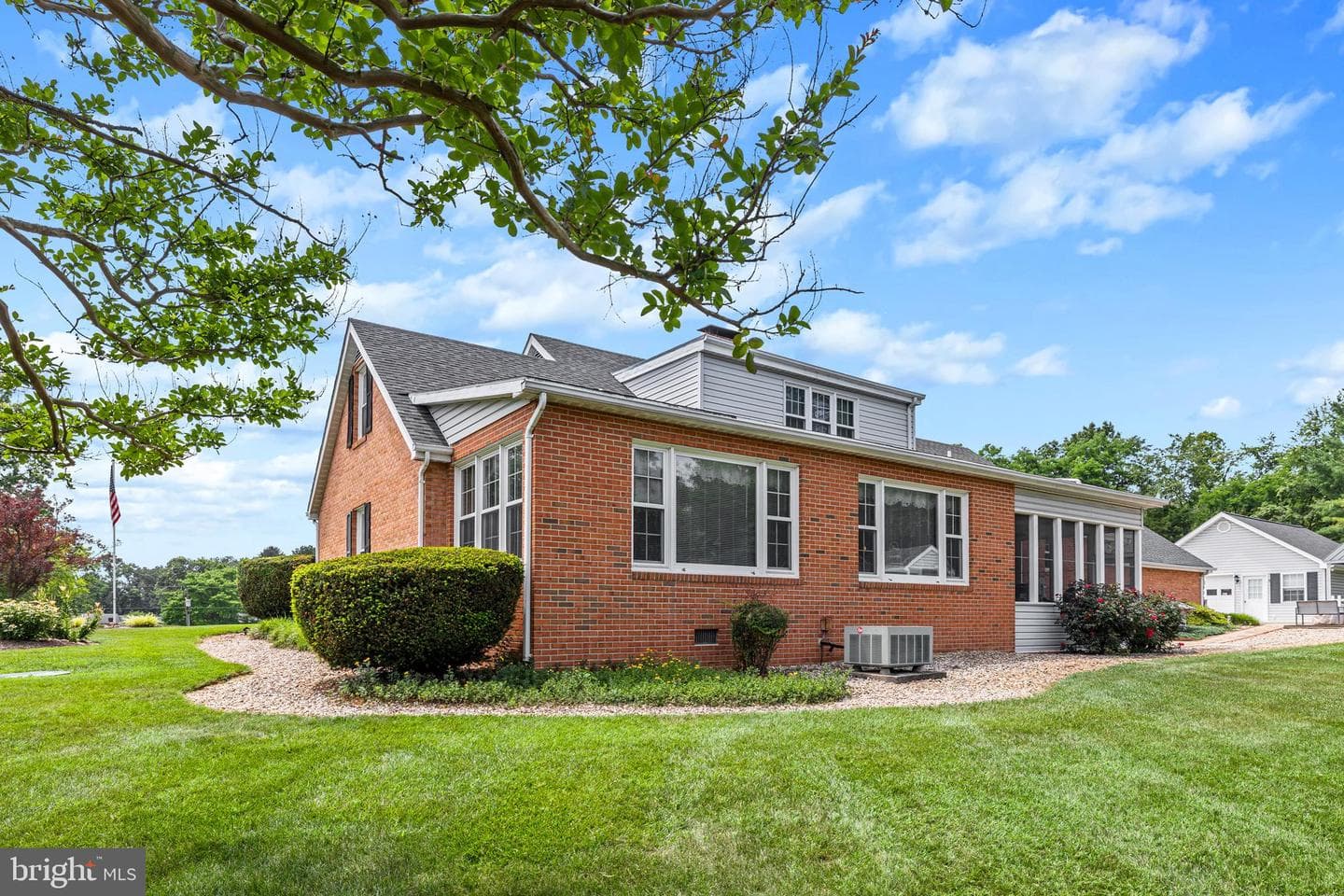 908 Jonathan Street photo 10