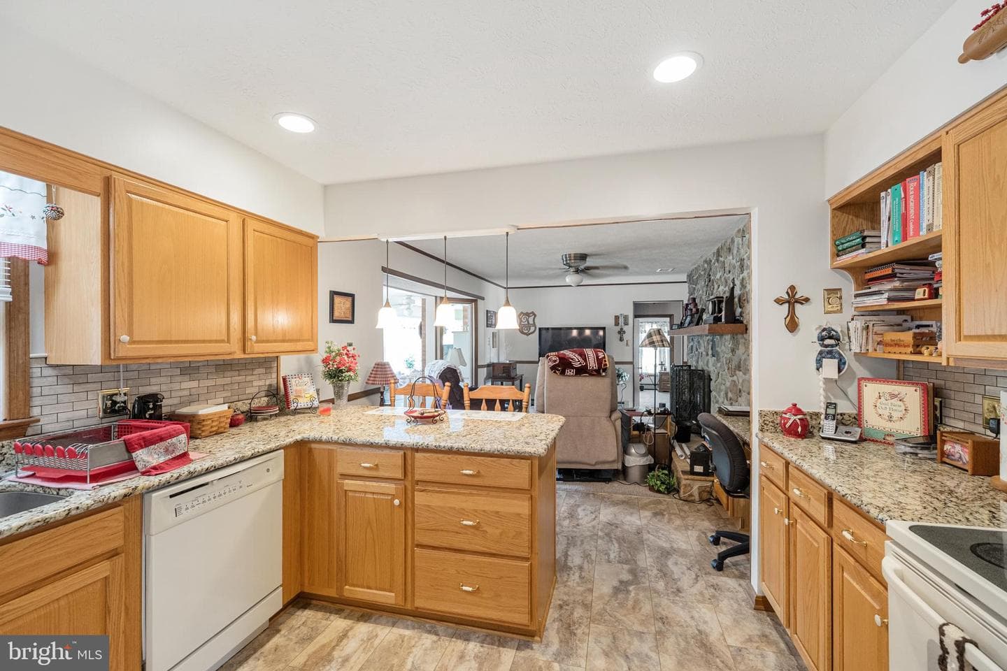 908 Jonathan Street photo 35