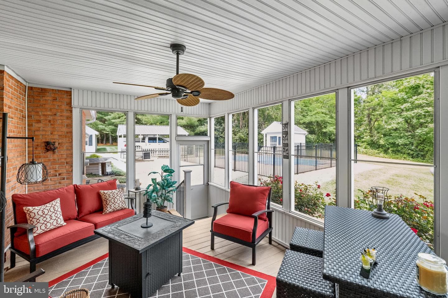 908 Jonathan Street photo 45