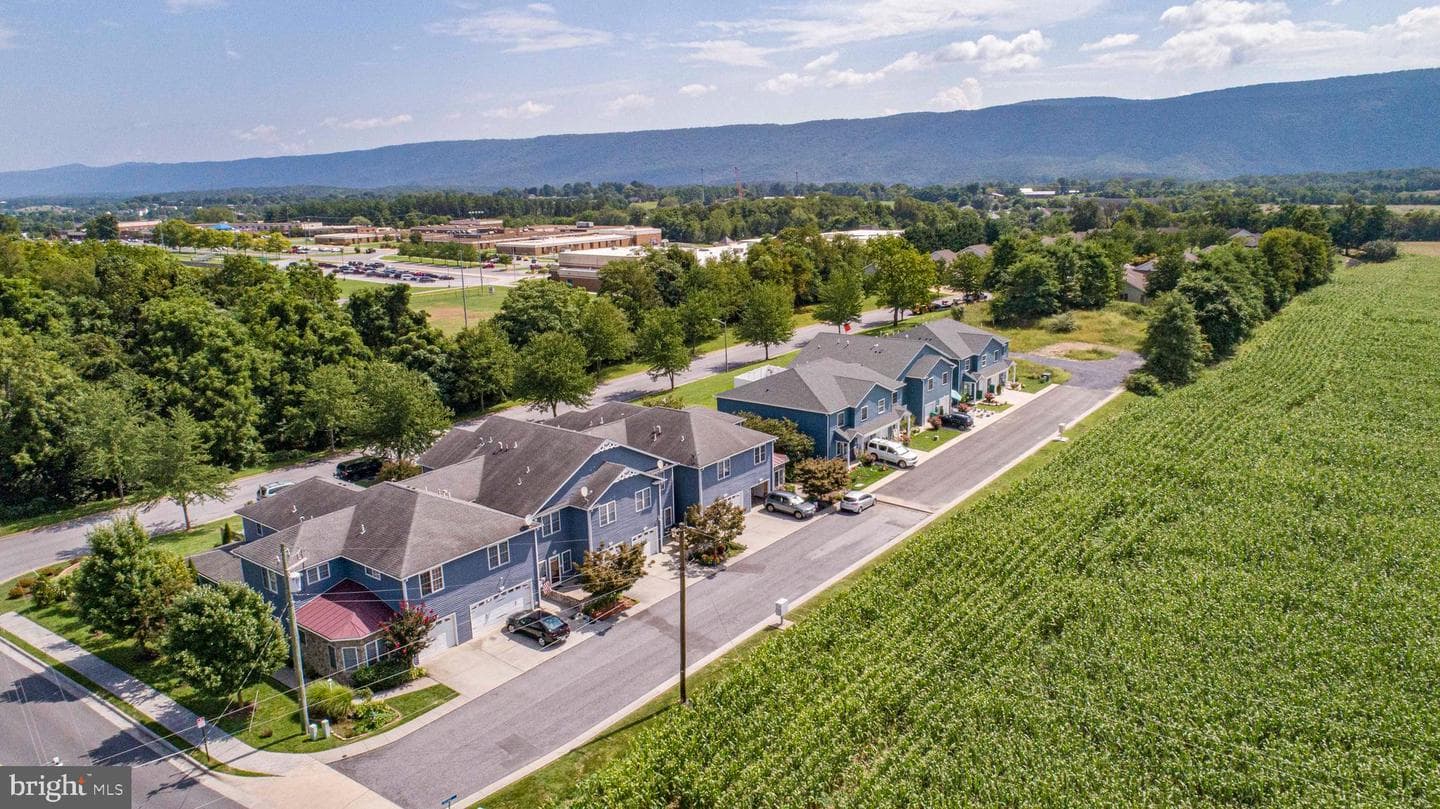 248 Parkside Court, Woodstock