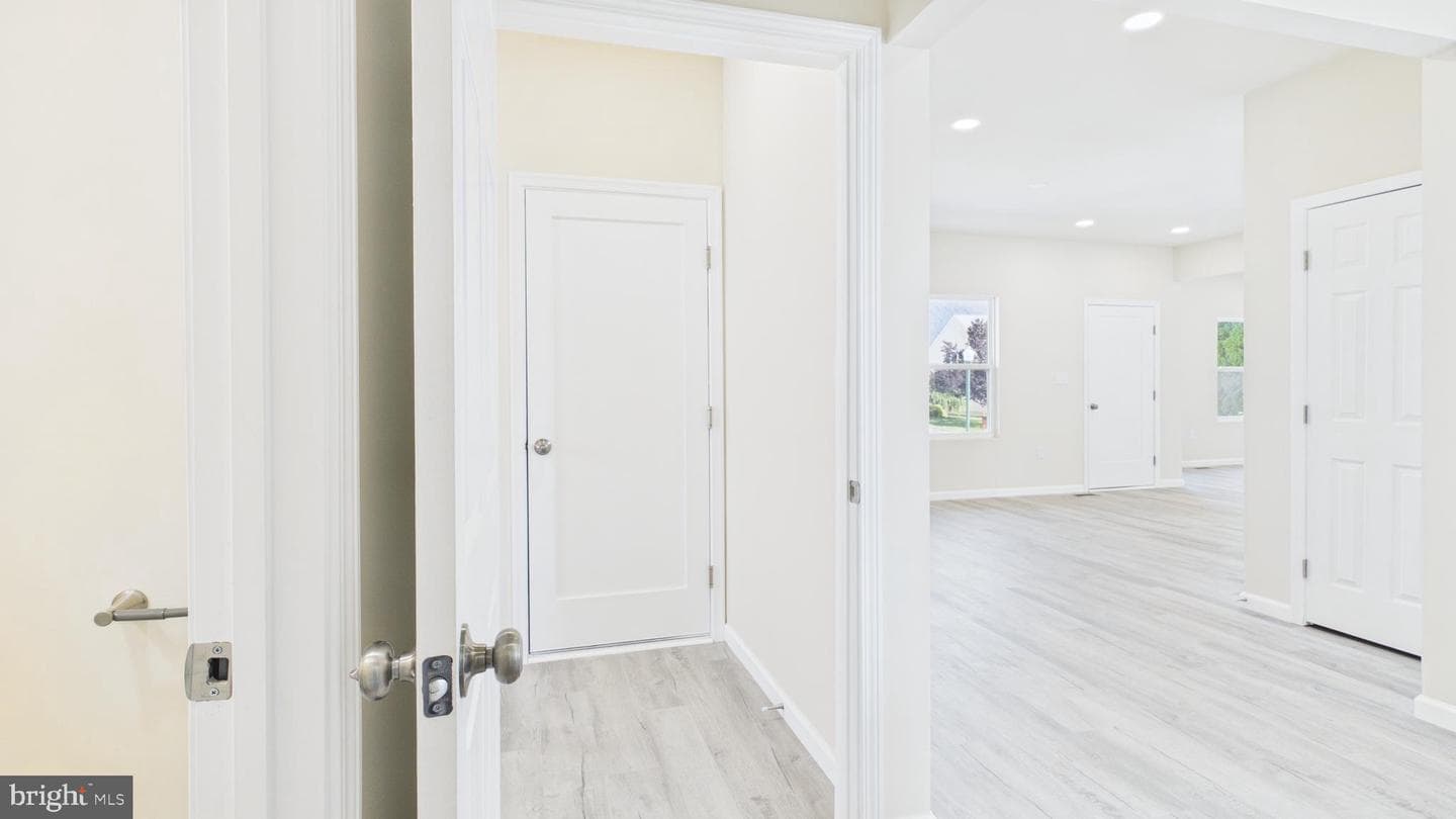 211 211 Princess Caroline Court photo 30