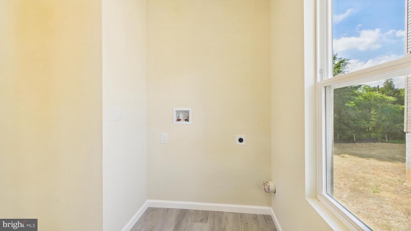211 211 Princess Caroline Court photo 32