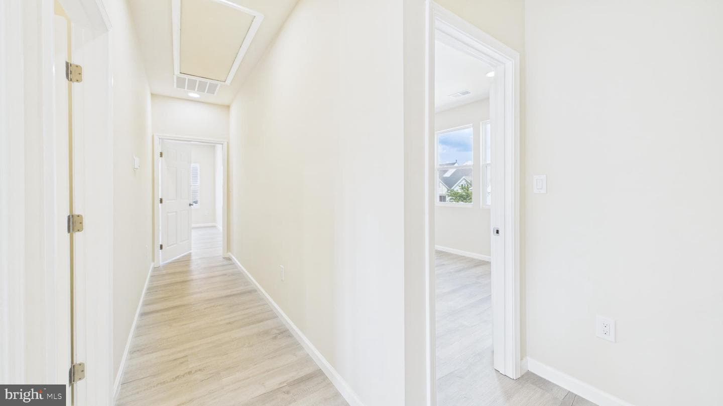 211 211 Princess Caroline Court photo 34