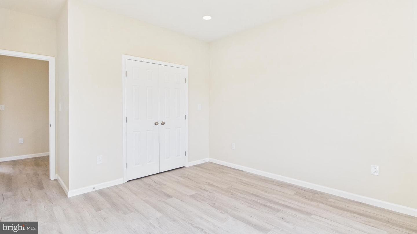 211 211 Princess Caroline Court photo 41