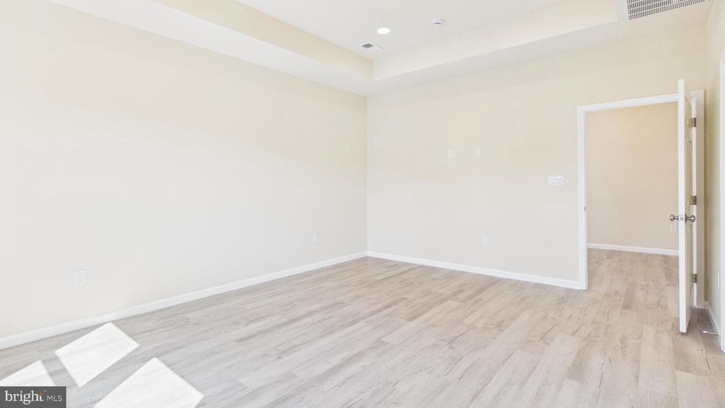 211 211 Princess Caroline Court photo 50
