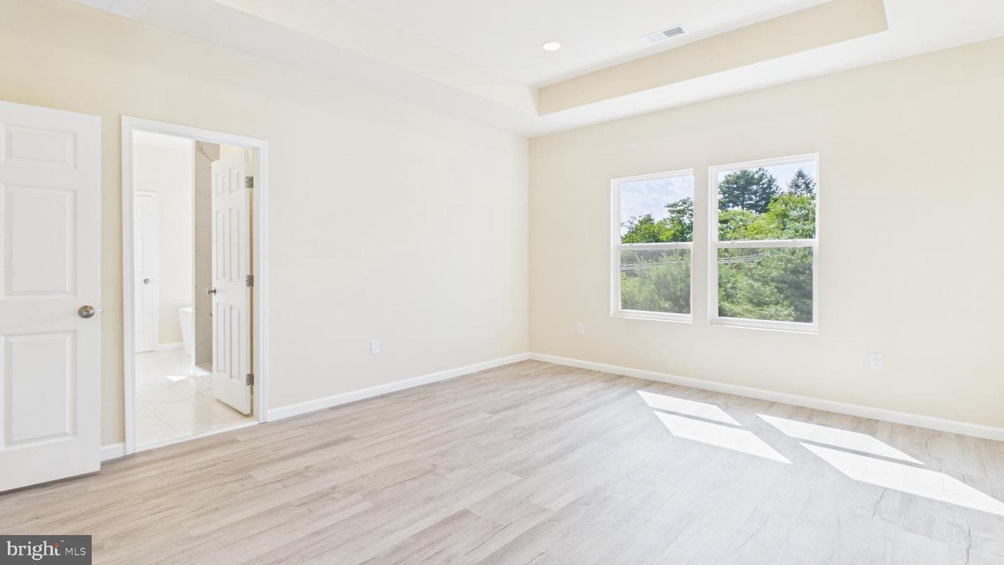 211 211 Princess Caroline Court photo 52