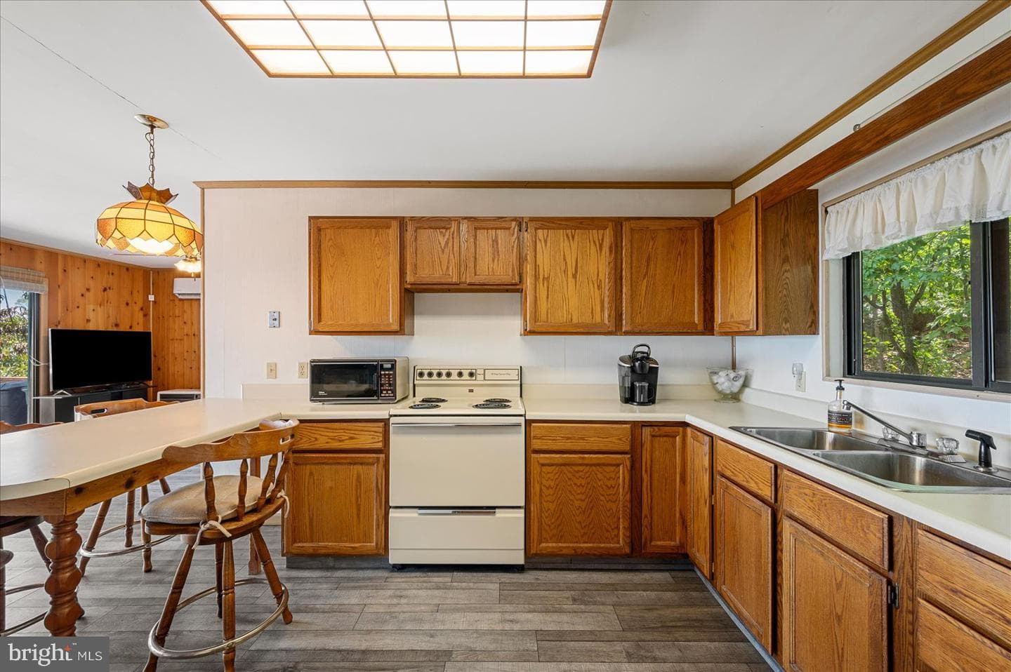 685 N Maple photo 4