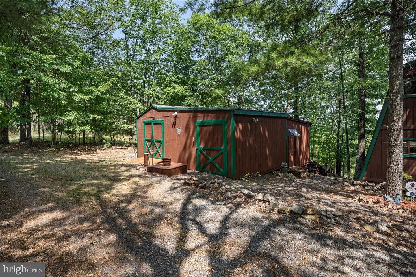 685 N Maple photo 50