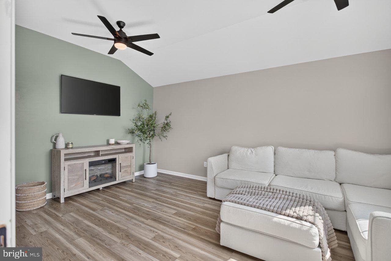 6127 Moore Avenue photo 3