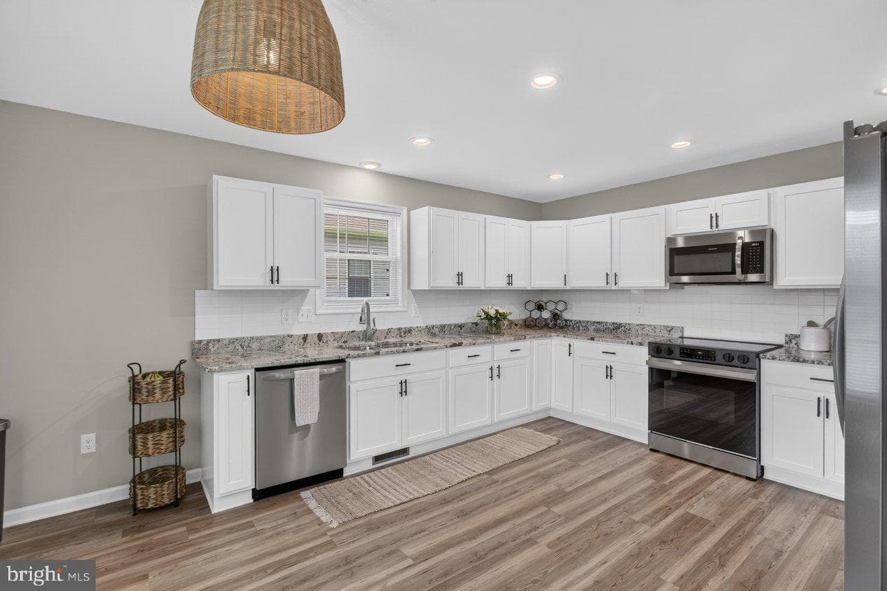 6127 Moore Avenue photo 9