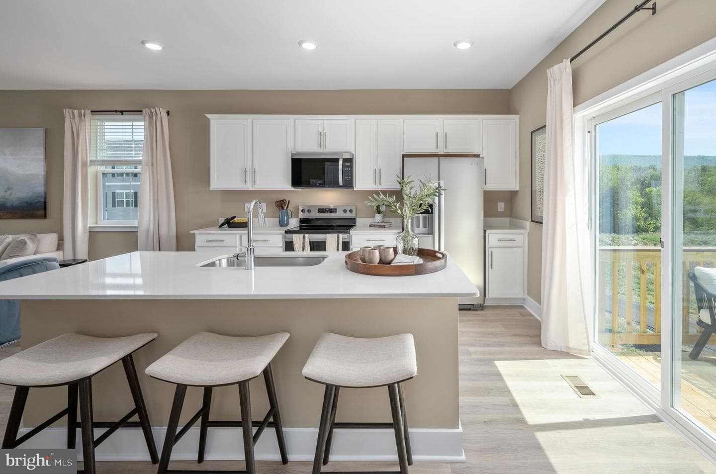 460 Sophie Street photo 11