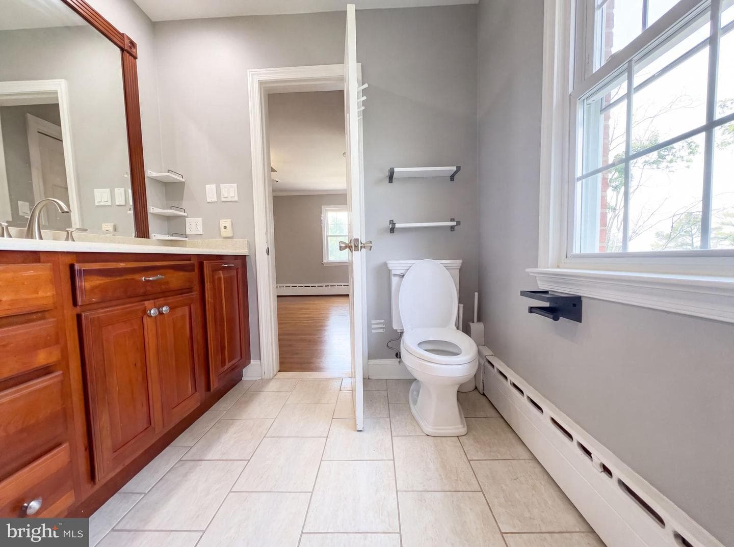 494 Walton Street photo 22