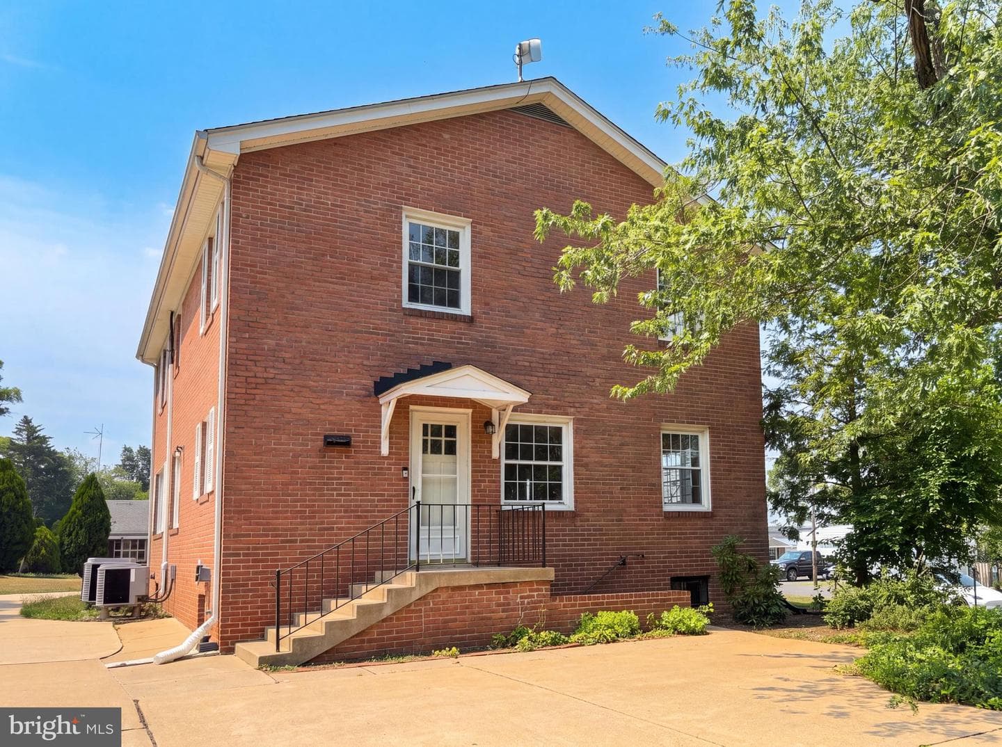 494 Walton Street photo 26