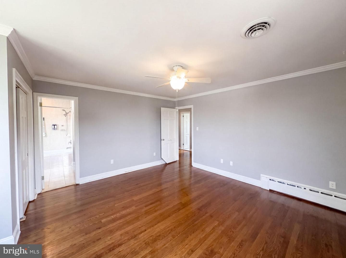 494 Walton Street photo 4