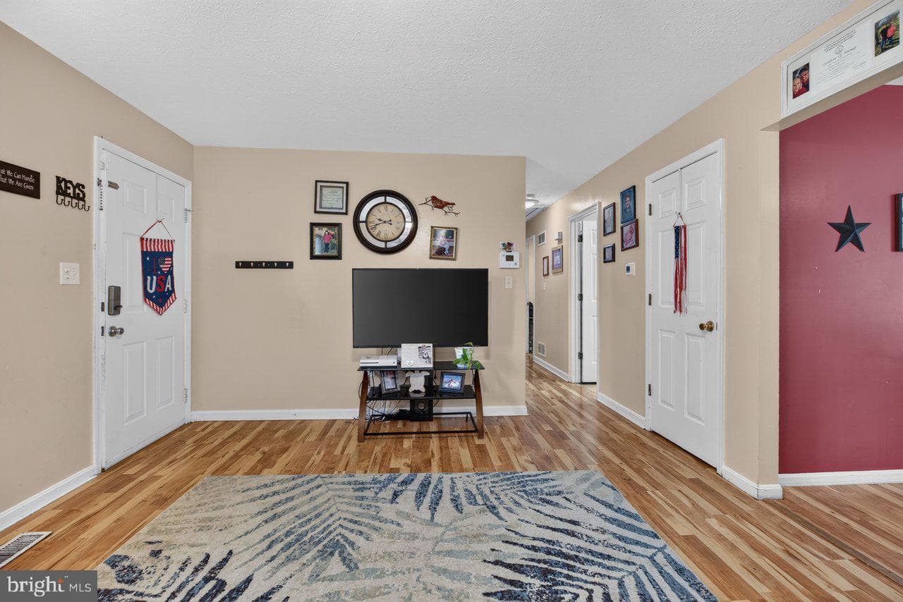 10727 Old Valley Pike photo 8