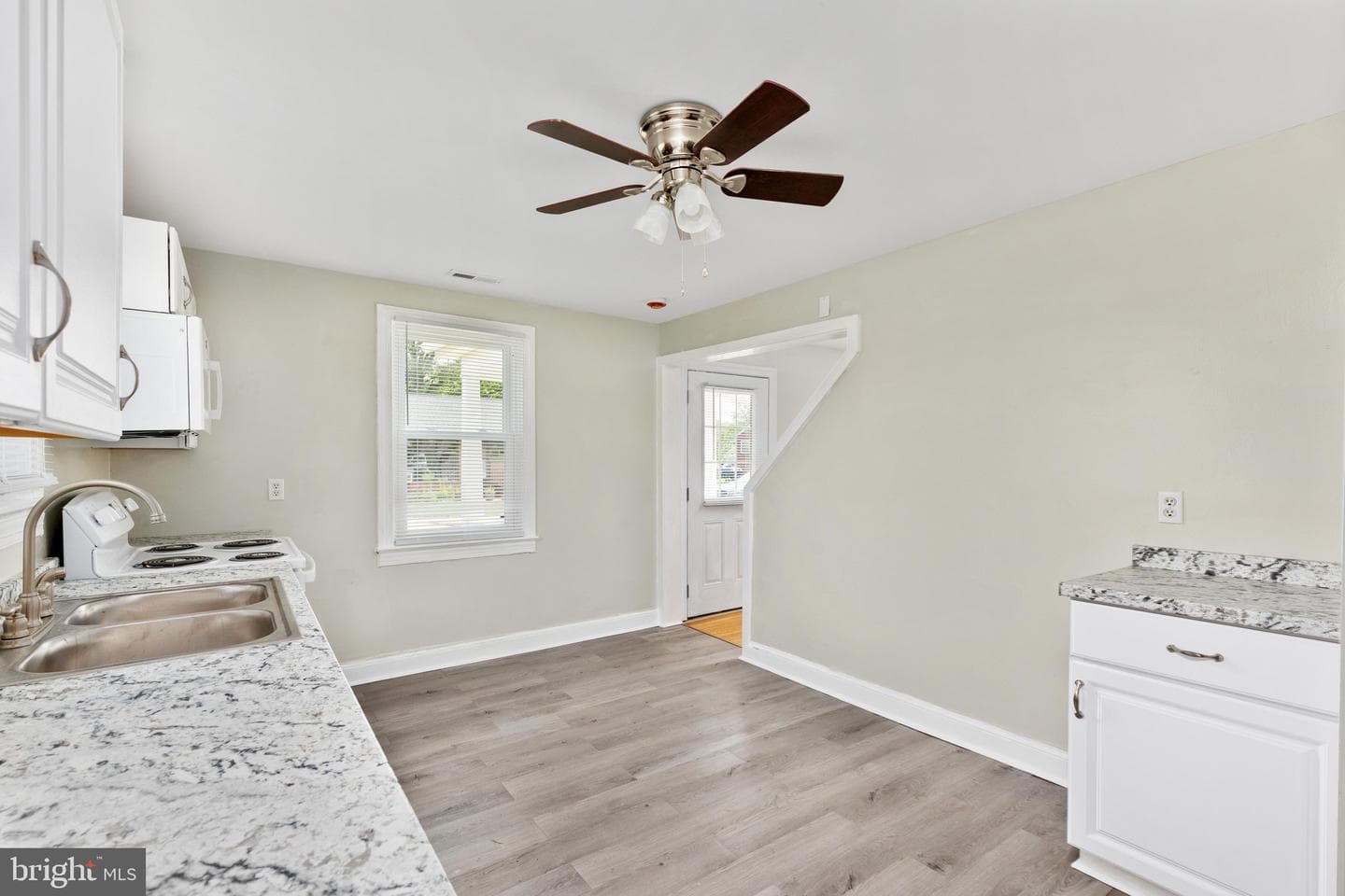 528 E Queen Street photo 10