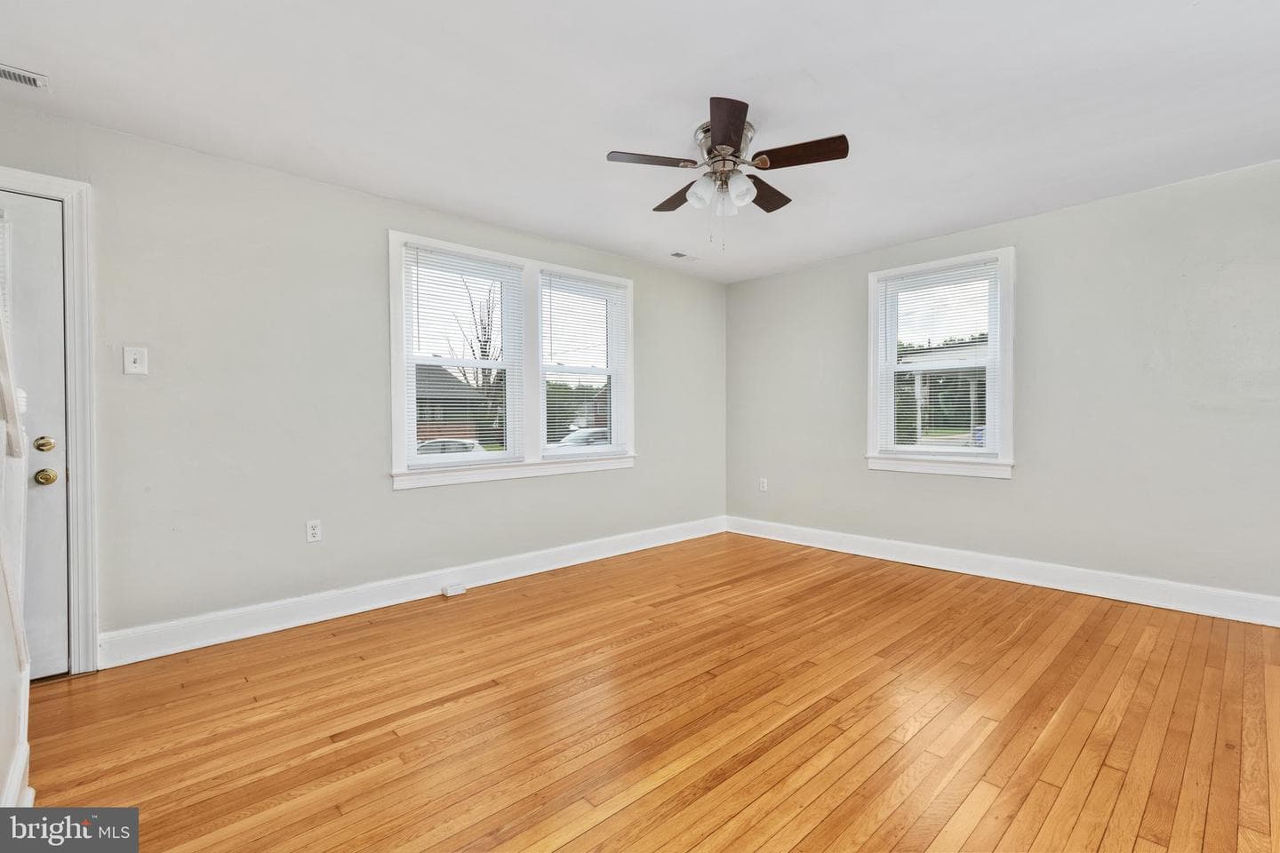 528 E Queen Street photo 13