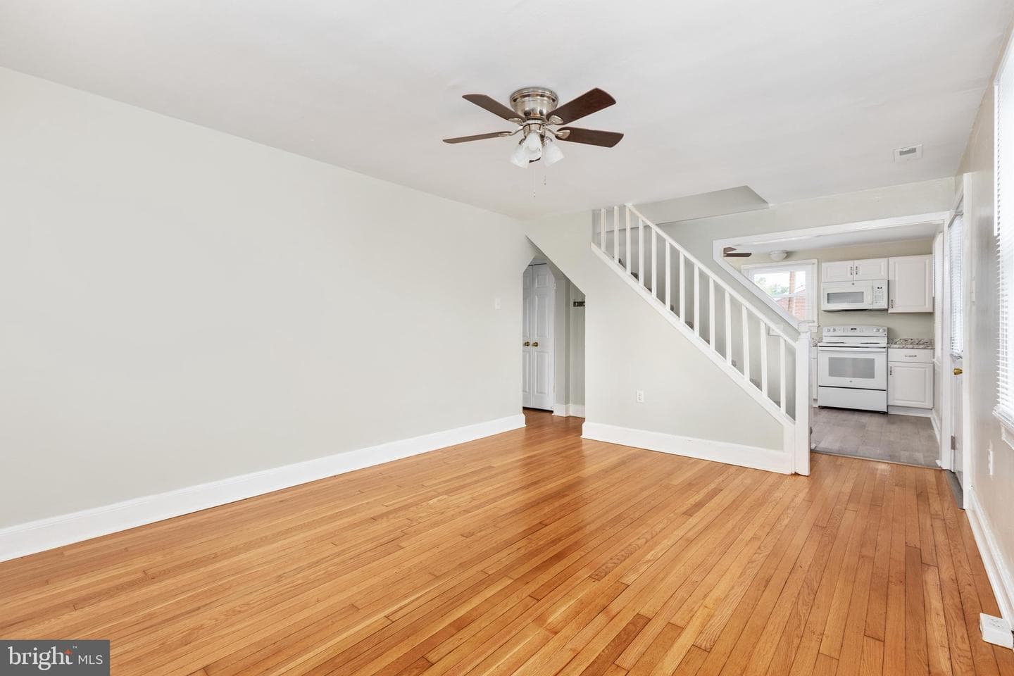 528 E Queen Street photo 14