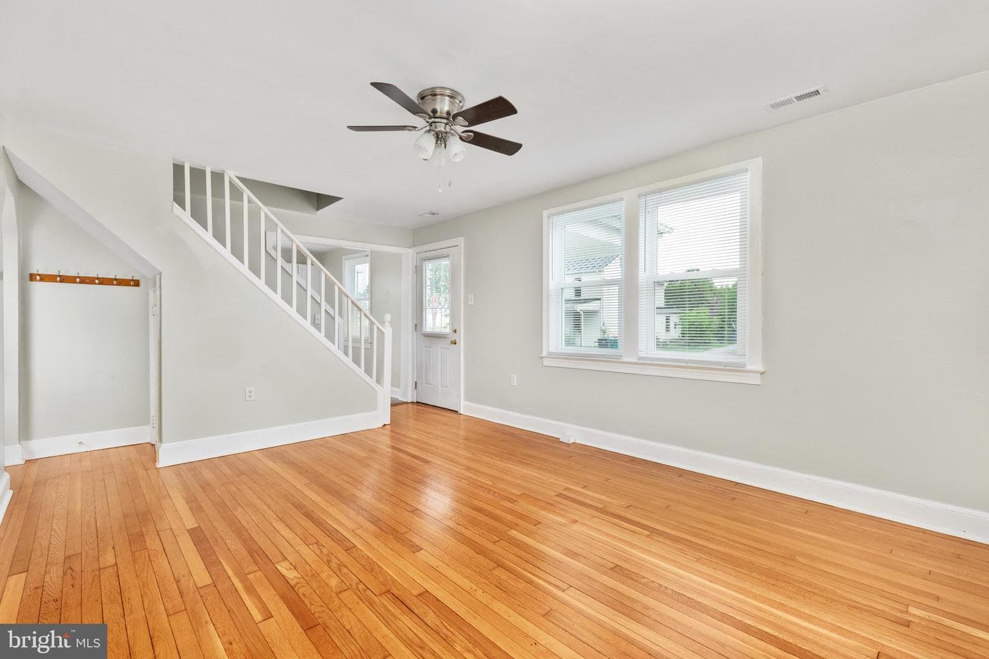 528 E Queen Street photo 15