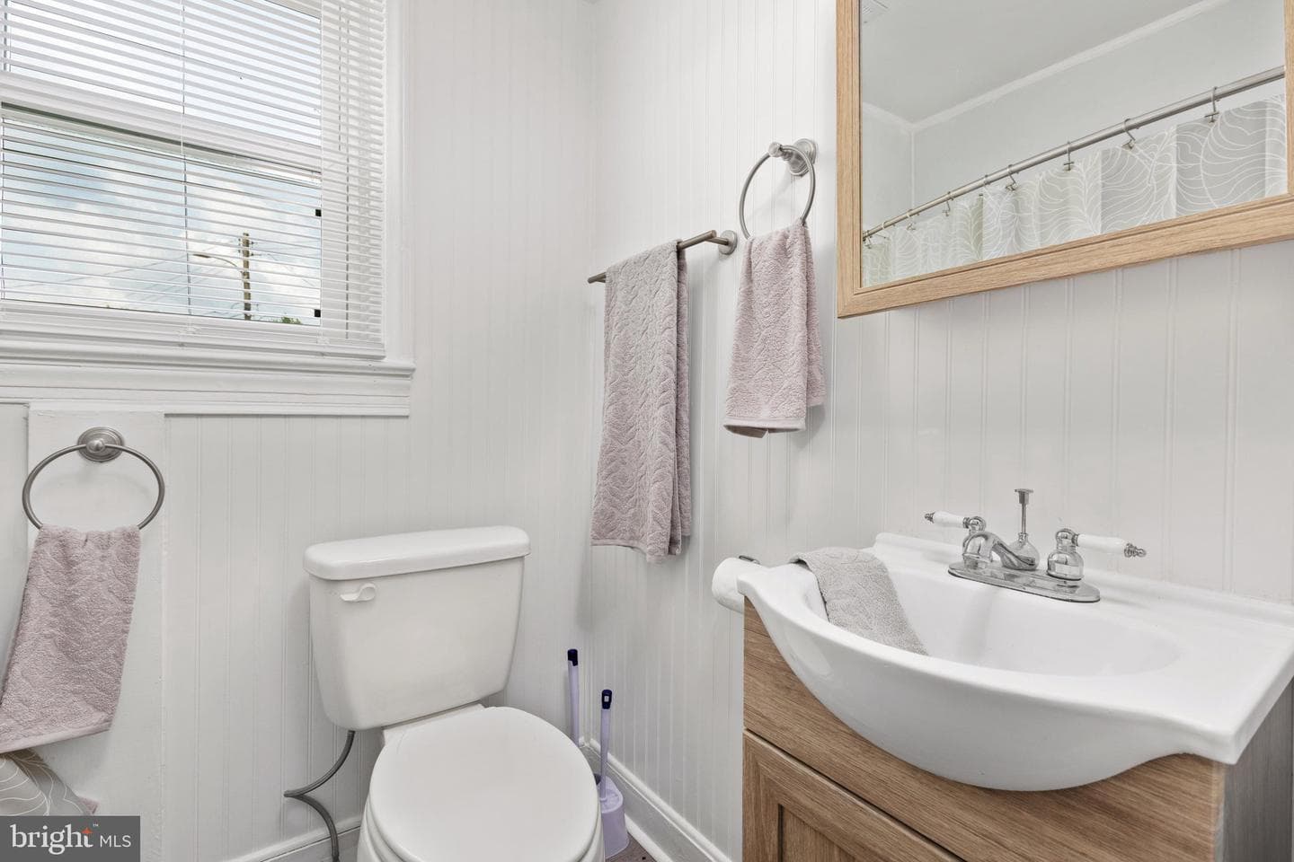 528 E Queen Street photo 18