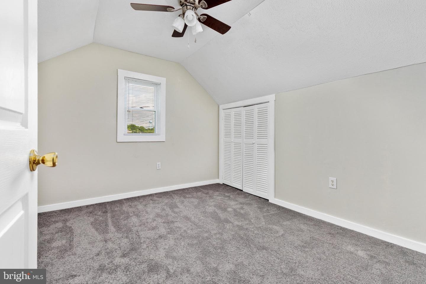 528 E Queen Street photo 22