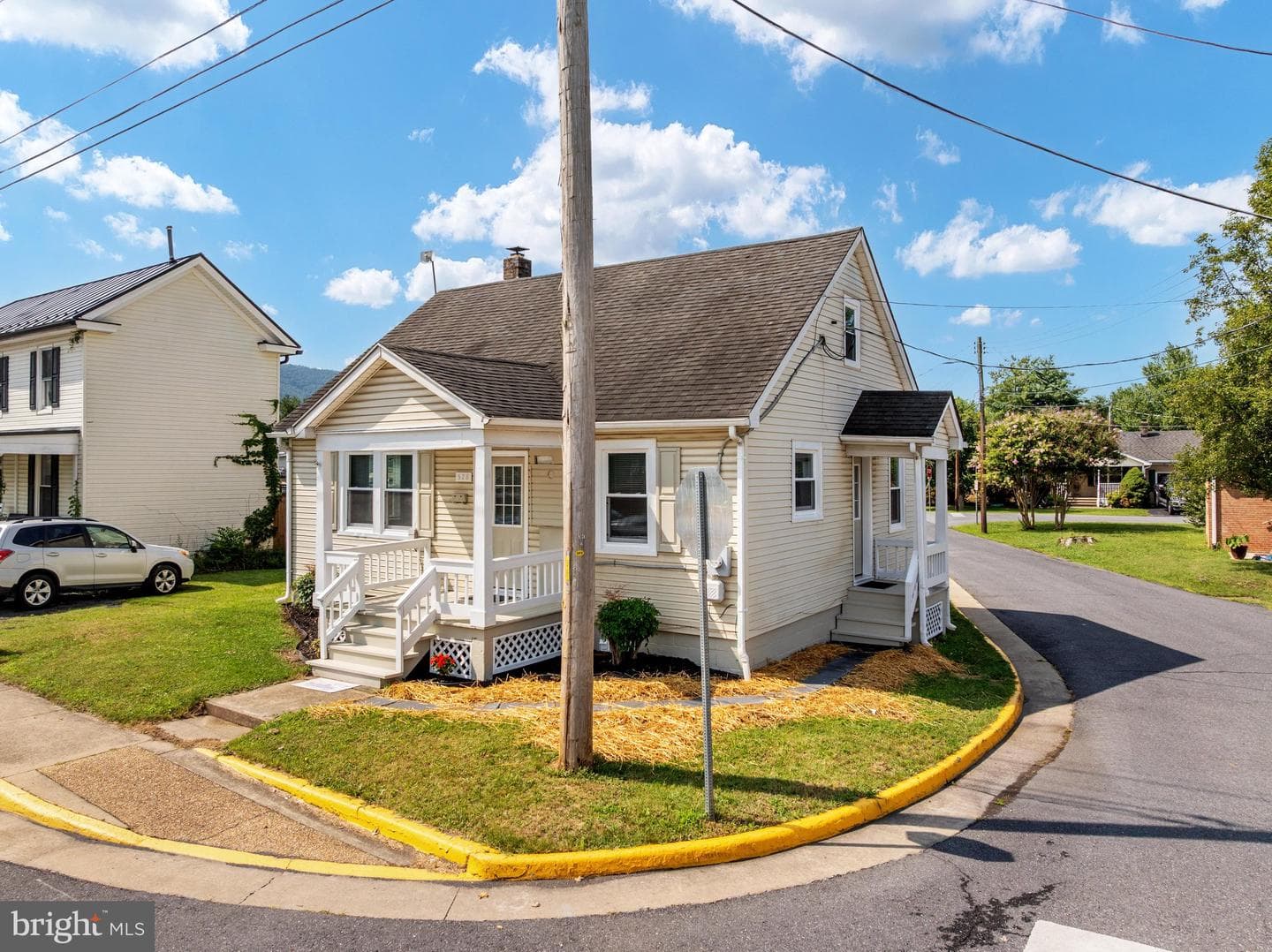 528 E Queen Street photo 3