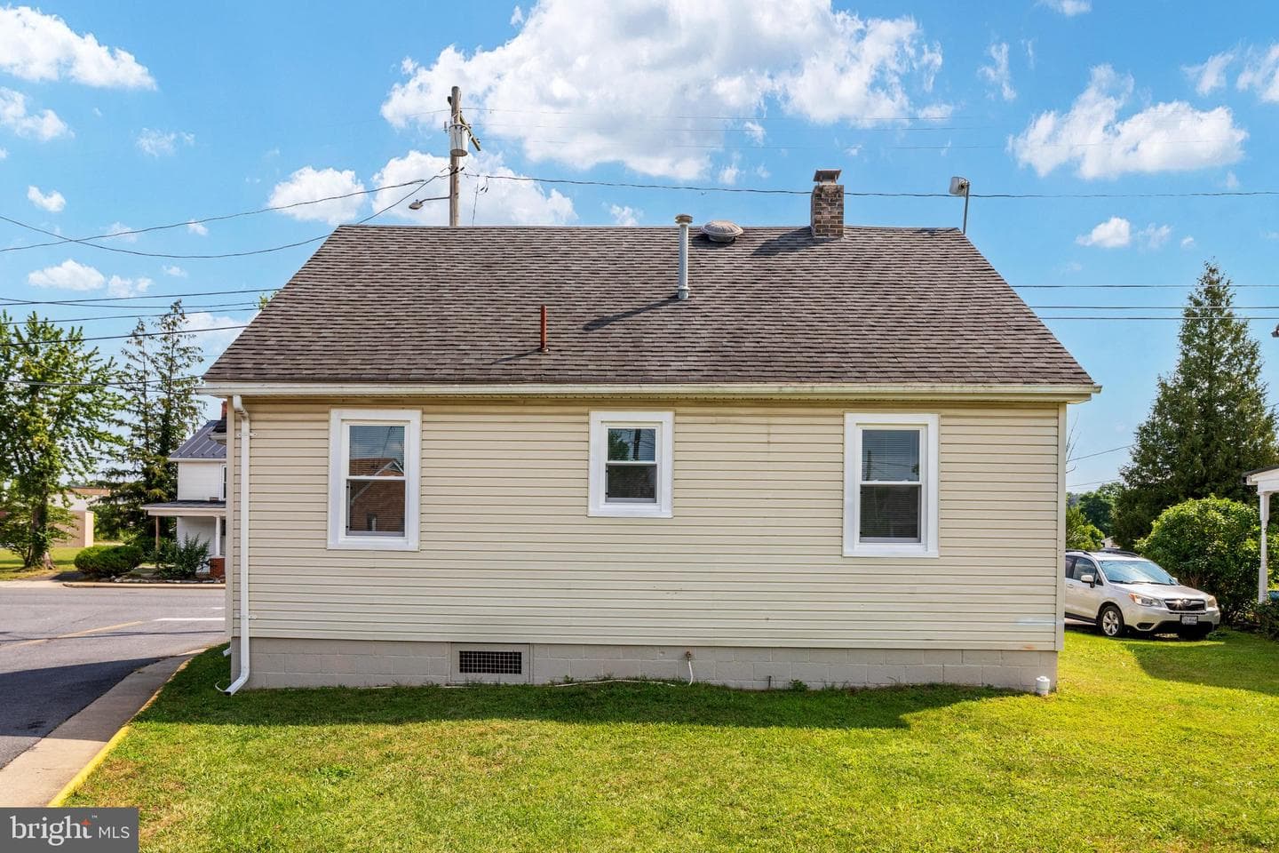 528 E Queen Street photo 6