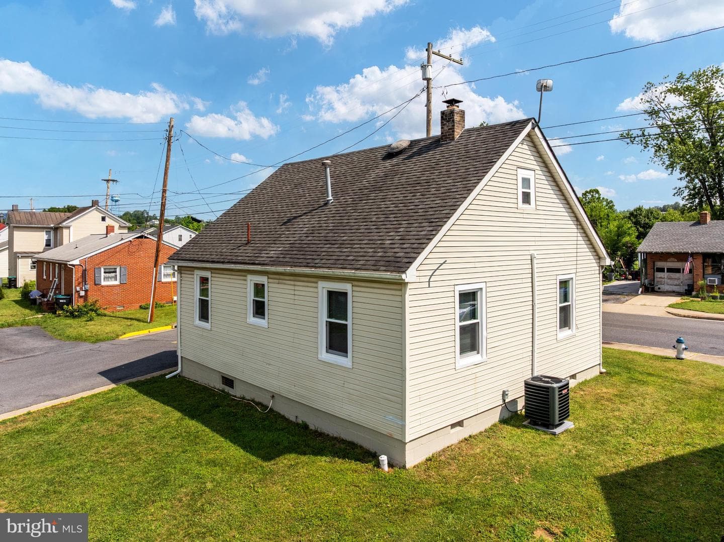 528 E Queen Street photo 7