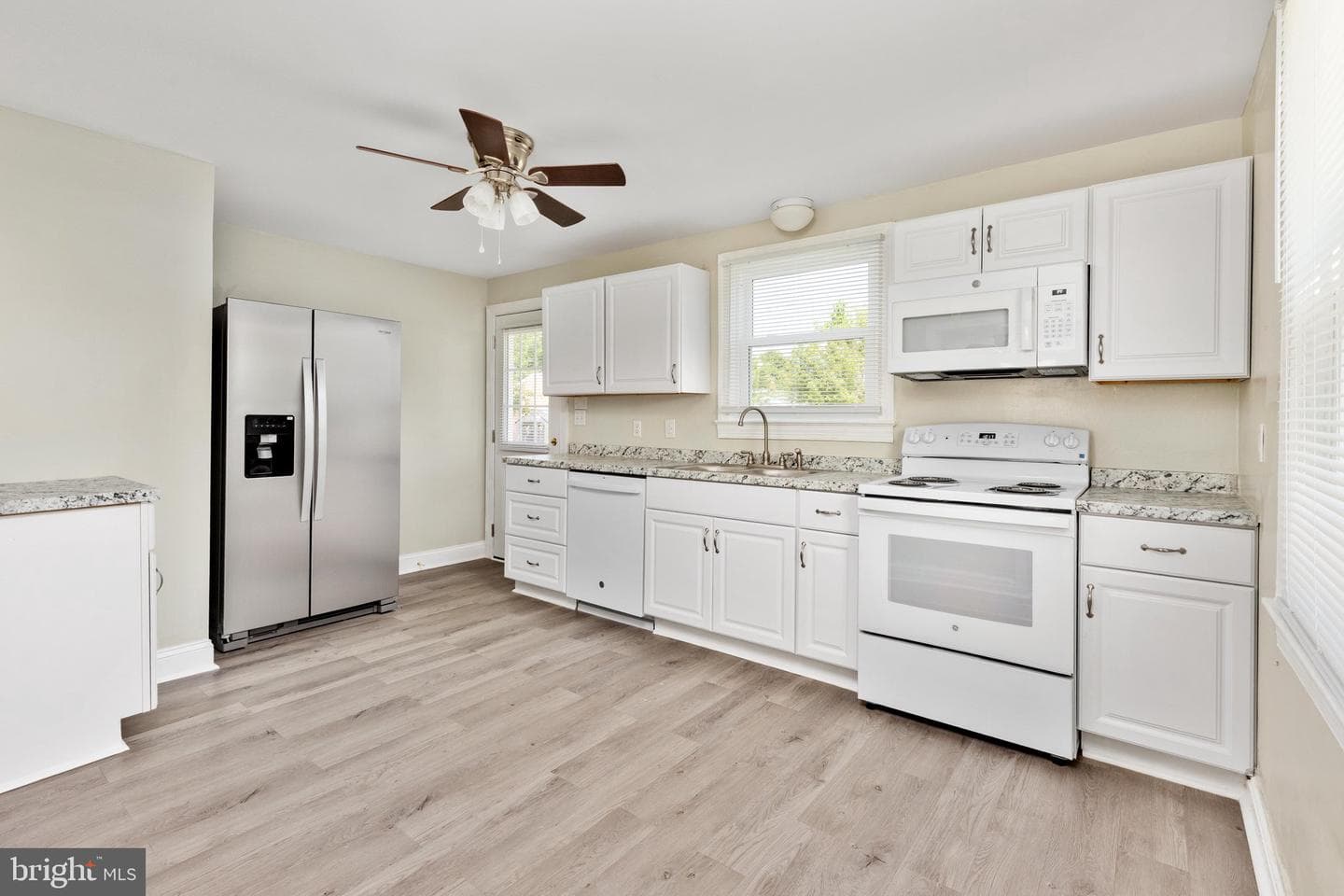 528 E Queen Street photo 9