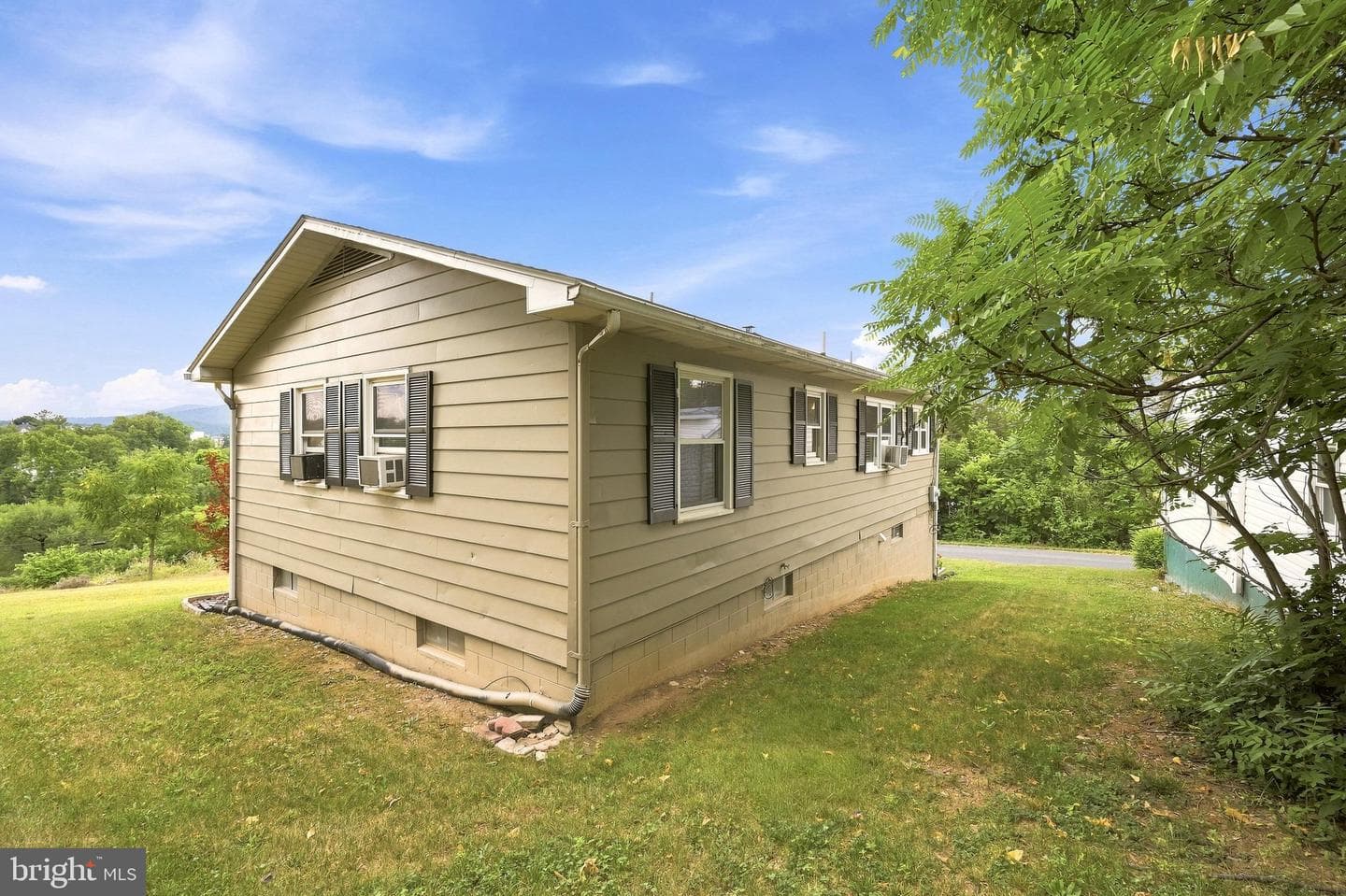 326 Sunset Street photo 29