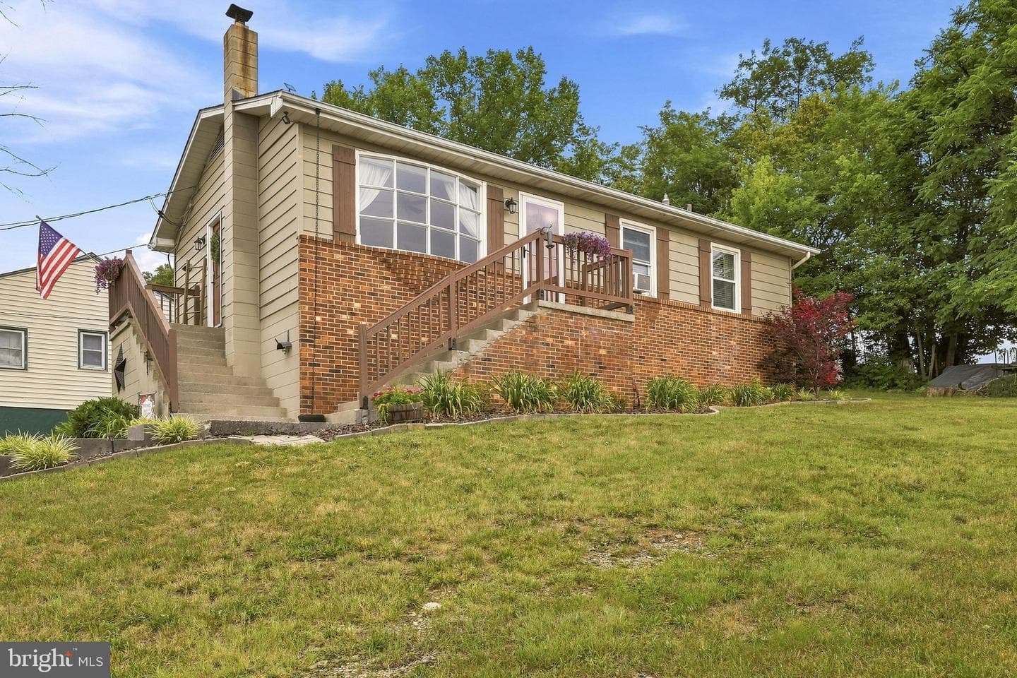 326 Sunset Street photo 3