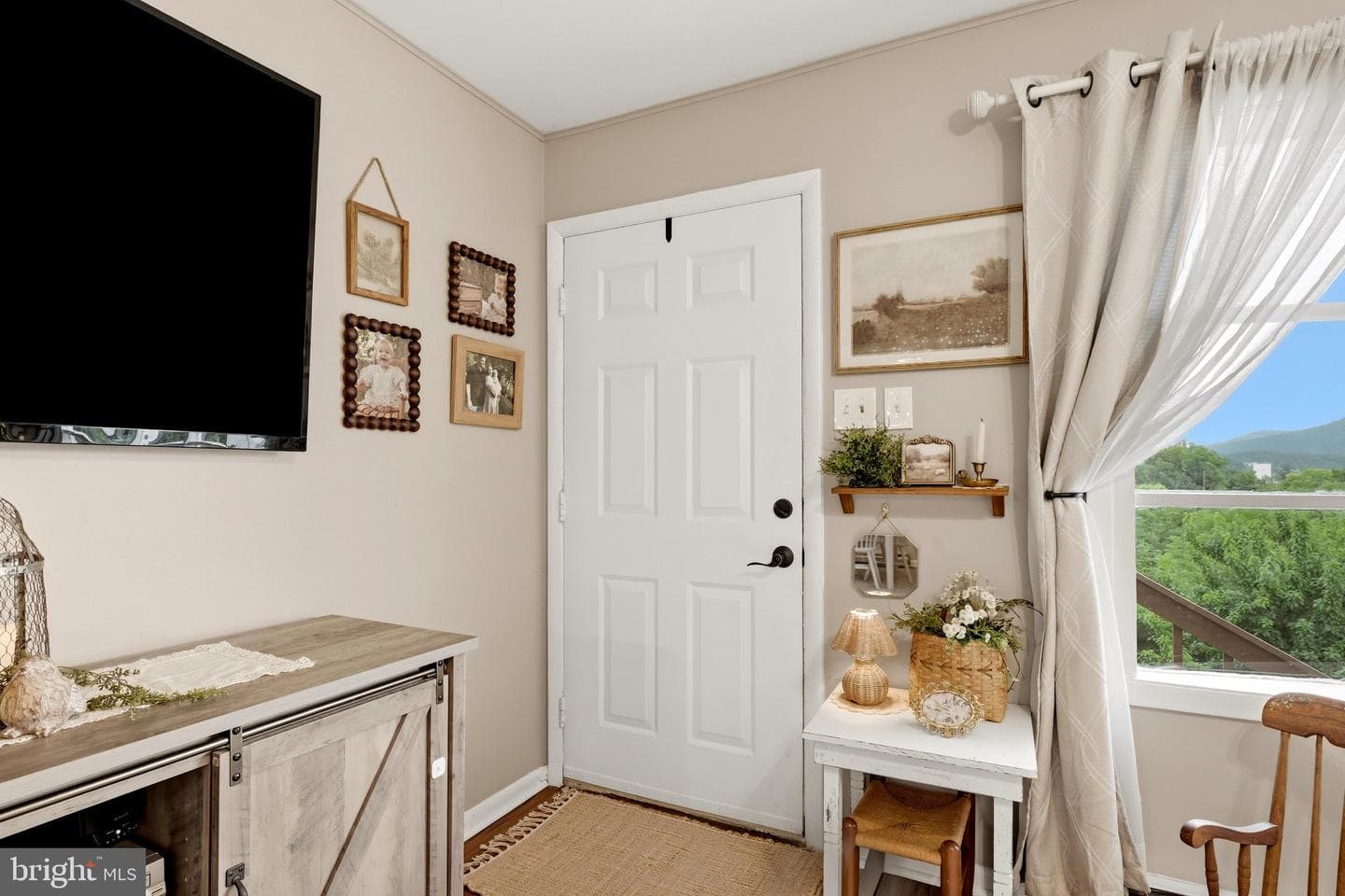 326 Sunset Street photo 4