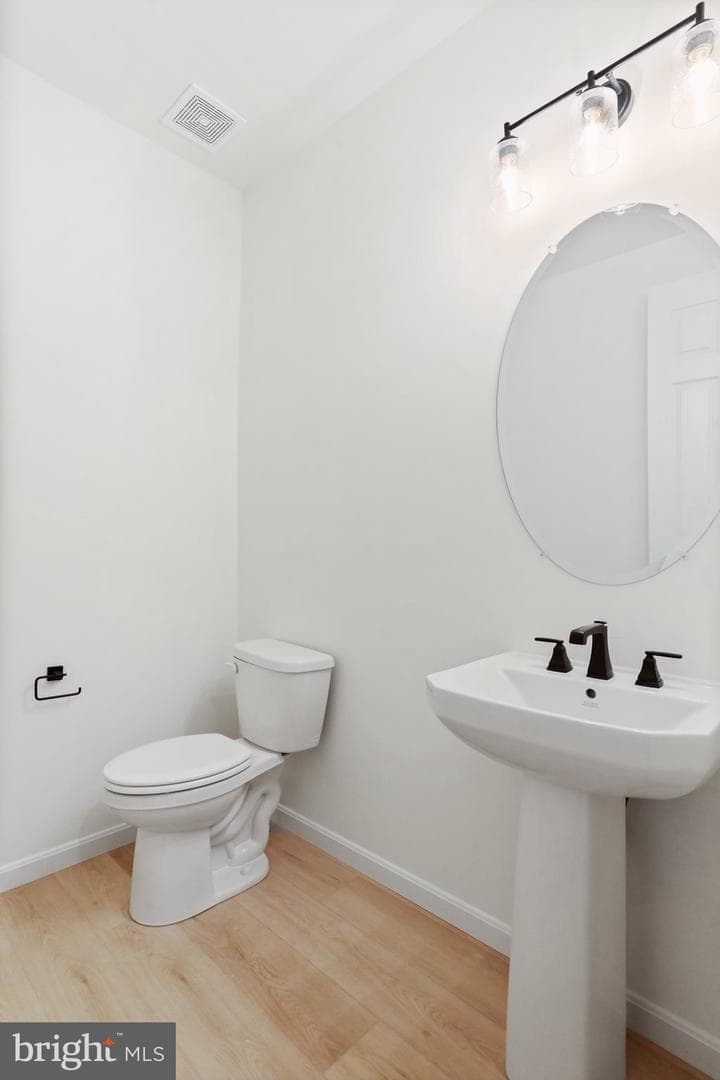 8524 Fleetwood Drive photo 31