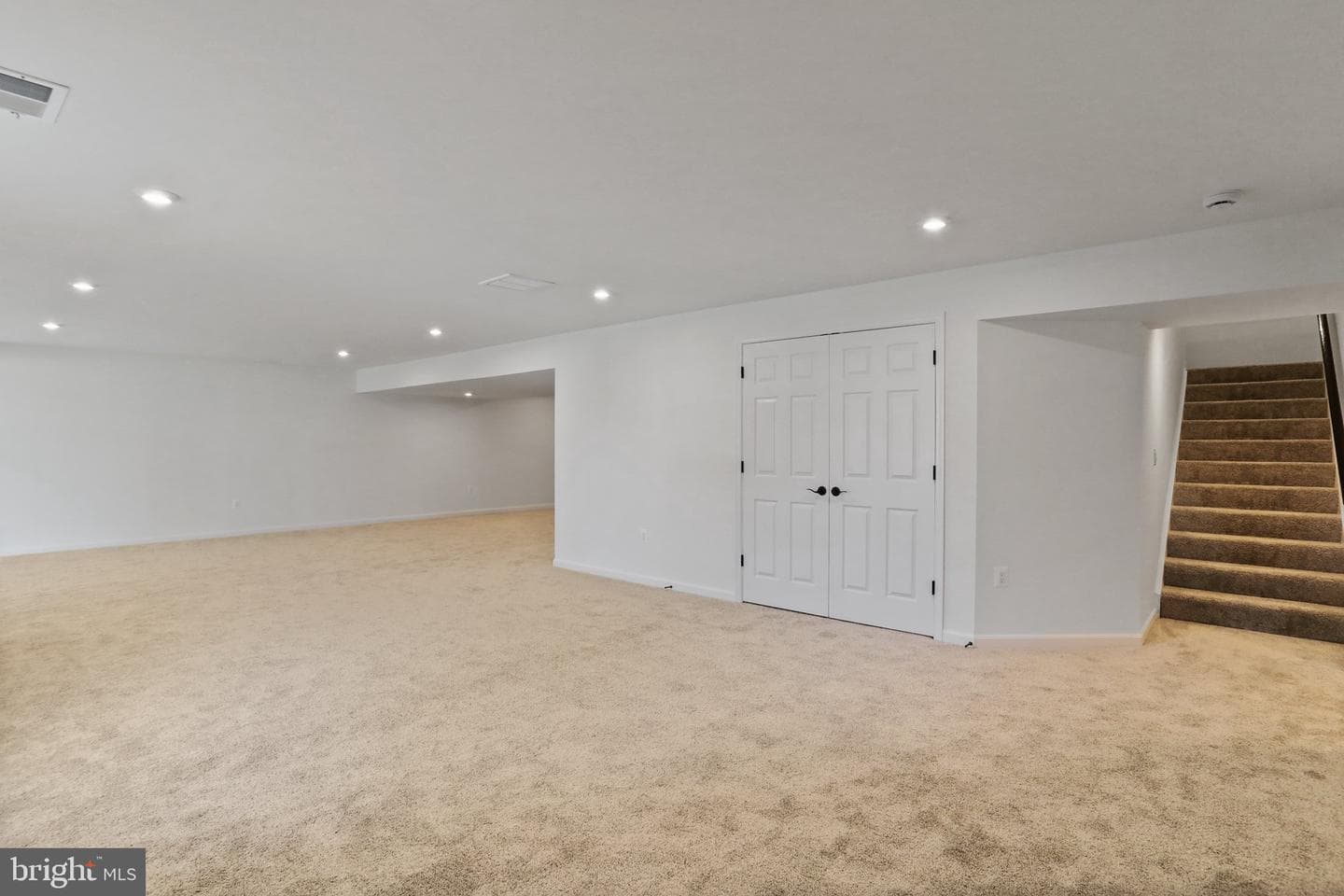 8524 Fleetwood Drive photo 38