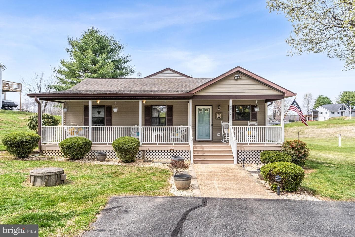 6734 Lake Pointe Drive photo 2