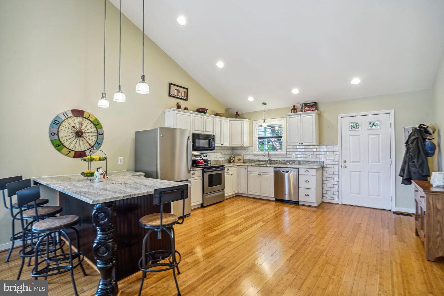 6734 Lake Pointe Drive photo 7
