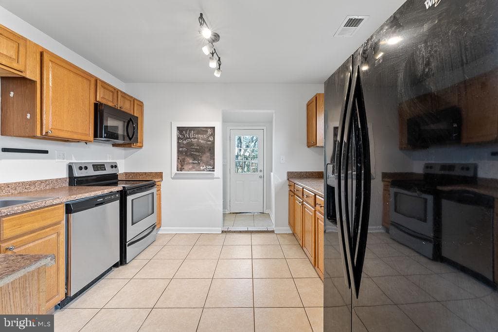 220 Mansfield Street photo 13
