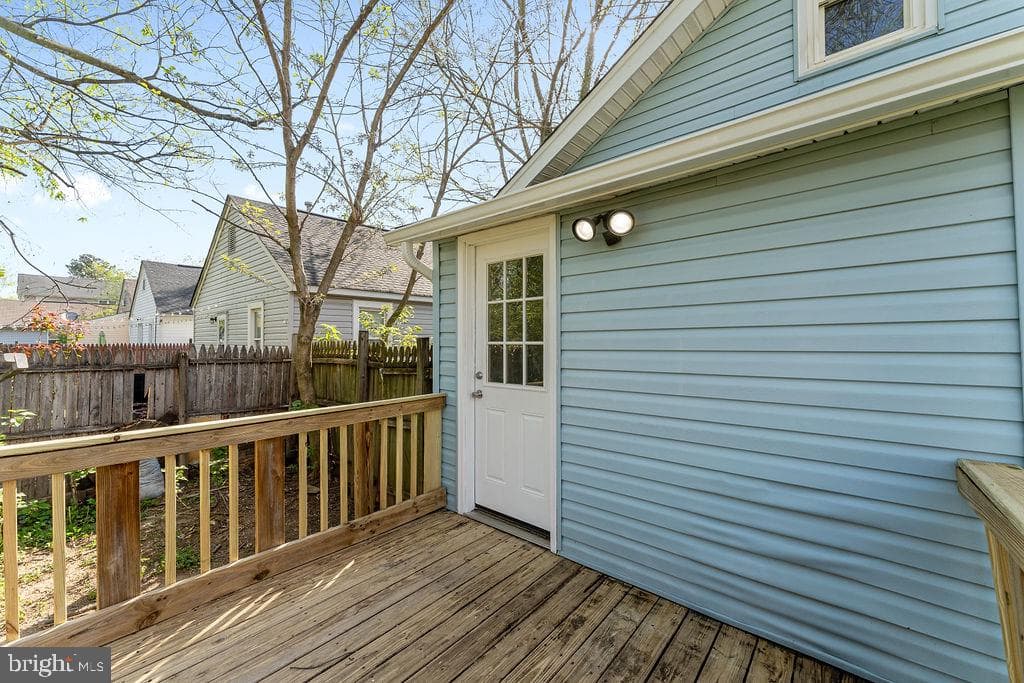 220 Mansfield Street photo 30