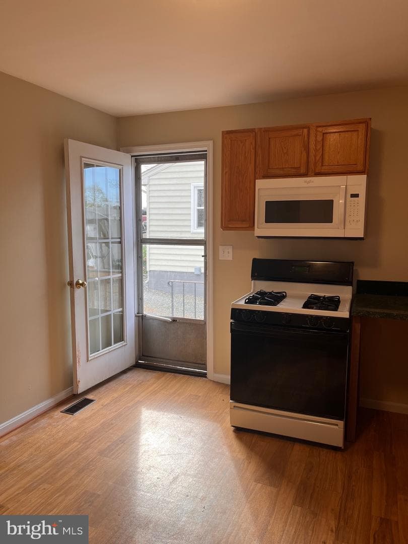 212 Alexandria Street photo 4