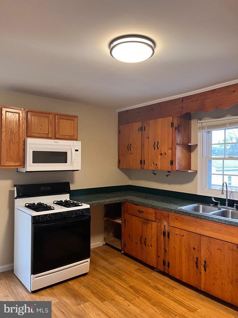212 Alexandria Street photo 5
