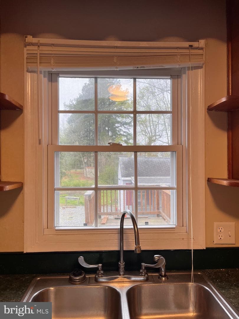 212 Alexandria Street photo 6