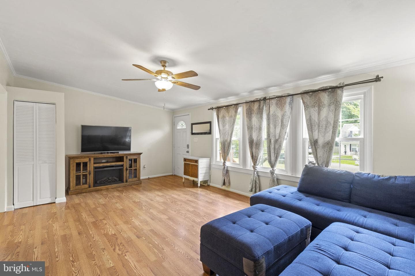 11708 Camelot Way photo 9