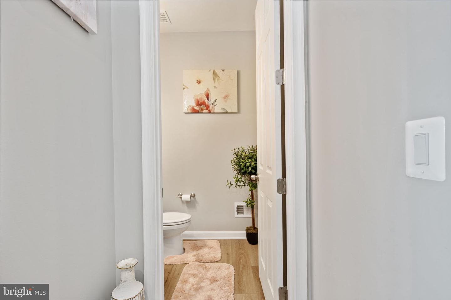 10200 Governors Ln photo 19