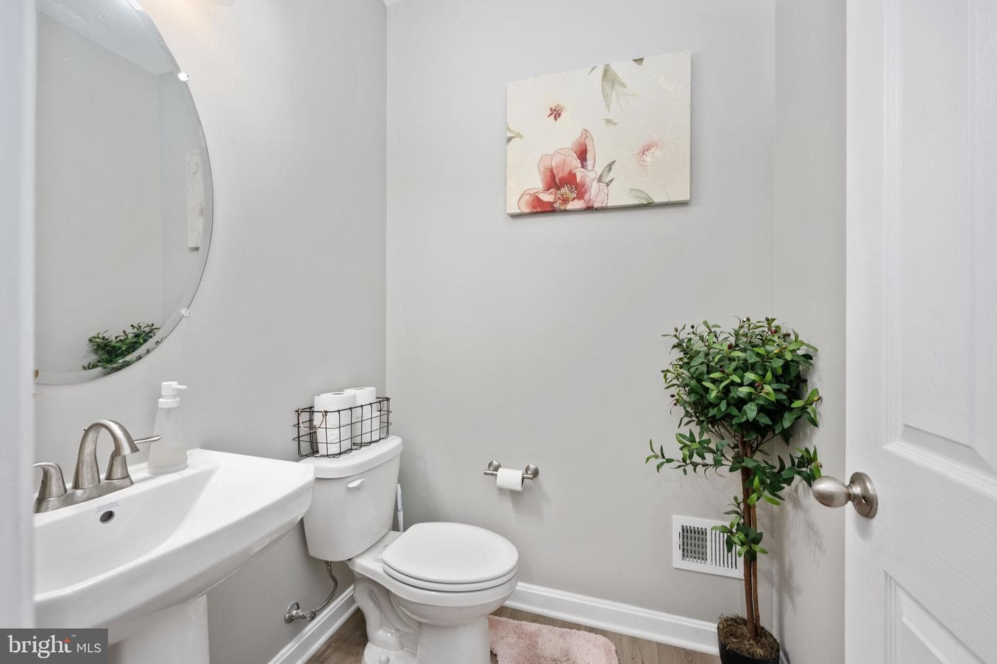10200 Governors Ln photo 20
